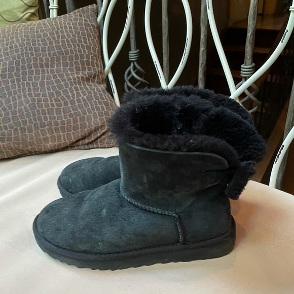 UGG Arielle Bailey Fur Bow Black Boots Size 6 - Picture 4 of 9